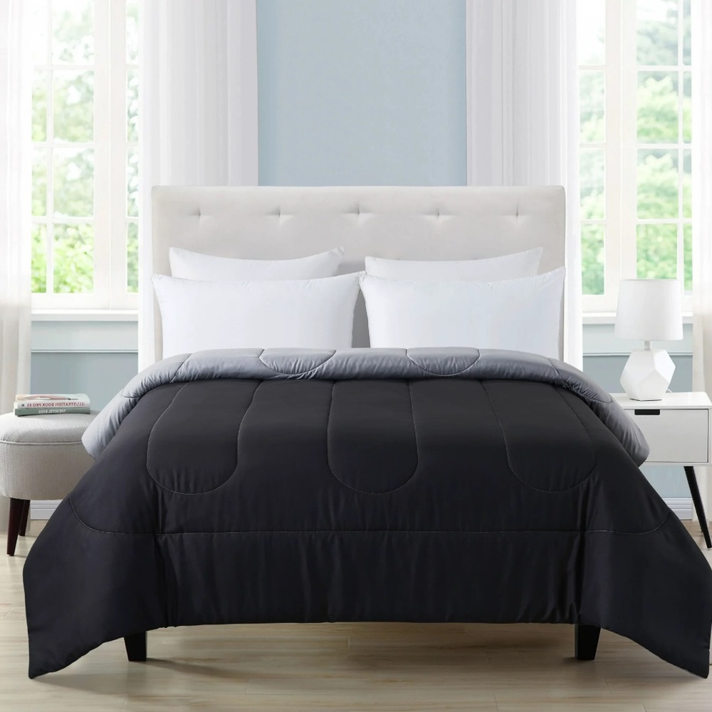 Mainstays All Season Black Reversible Microfiber Full/Queen Comforter EUC